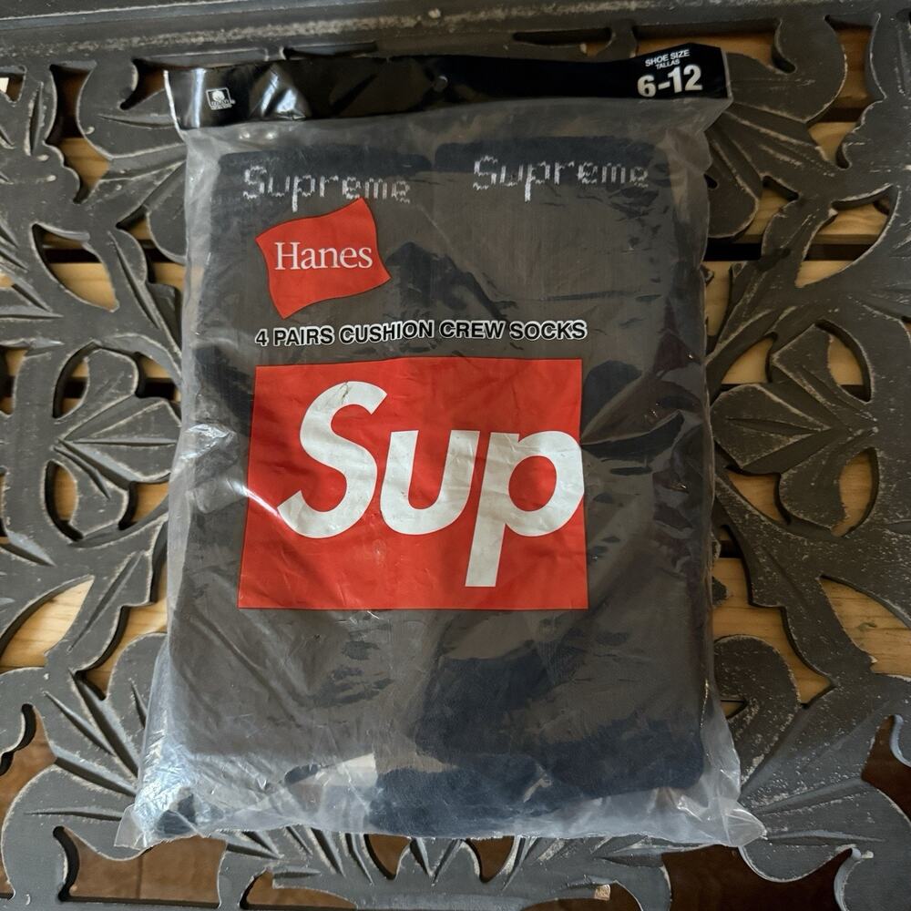 Supreme x Hanes Black Cushion Crew Socks 4-Pack Logo NEW Dead Stock Size 6–12
